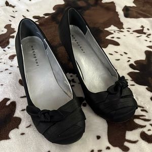 Black satin bow toe kitten heel pumps 8.5 silk chiffon wrapped rounded toe